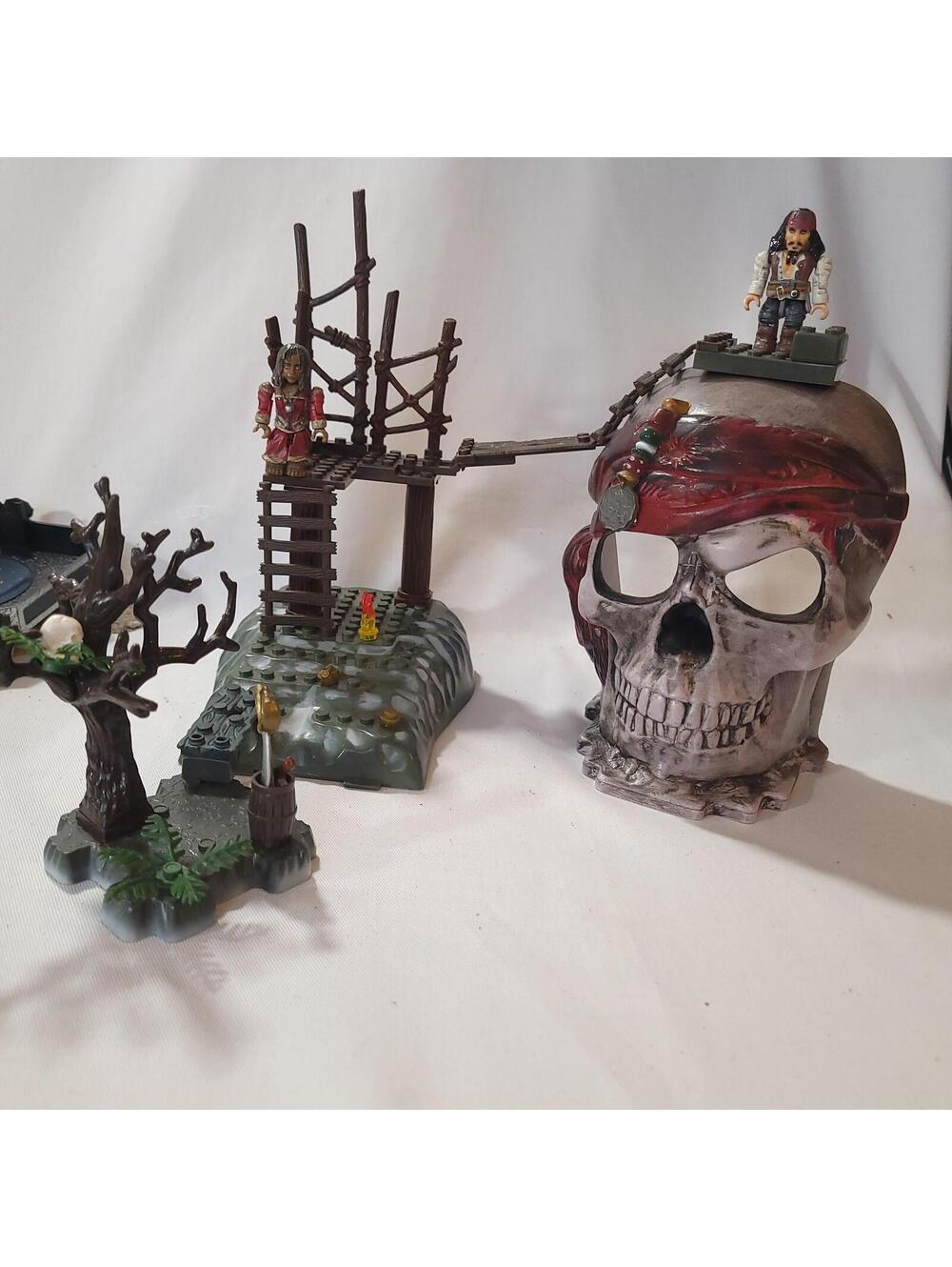 Bayou Jacks Pirate Skull Playset with Tree and Bridge Megabloks Pirates Jack